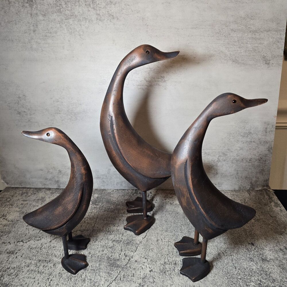 RARE VTG Square Nest Ducks Carved Wooden Ducks Lot of 3 Dark Wood Amber Eyes - Picture 6 of 10
